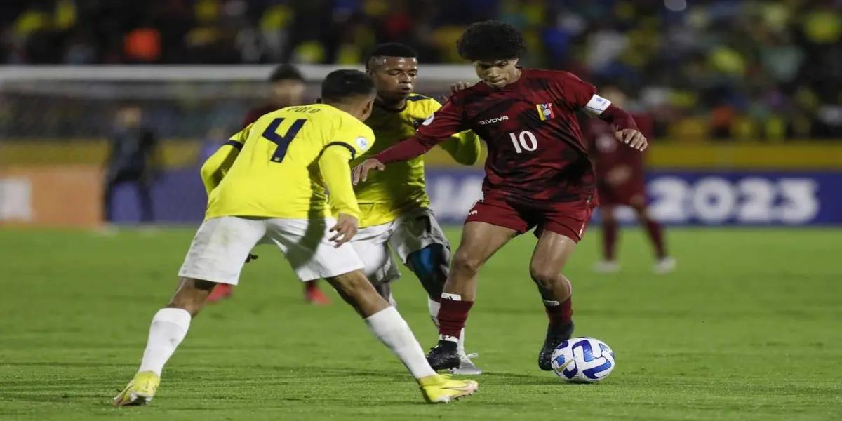 Jugadores de la canariña celebraron como suyo el gol del atacante venezolano Junior Colina, quien puso el empate en la pizarra ante Ecuador