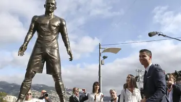 Cristiano y su estatua