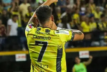 El aurinegro encontró un gol casi sin buscarlo y se fue al descanso en ventaja