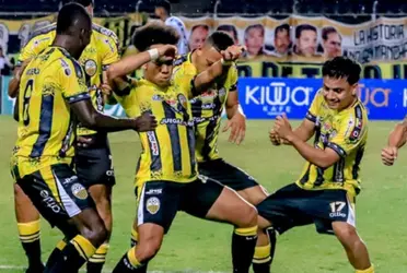 El aurinegro jugó un primer tiempo de película frente a Mineros