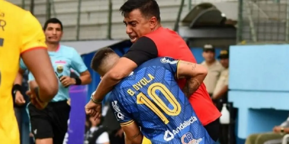 El entrenador venezolano fue despedido de su cargo en el Aucas tras la agresión