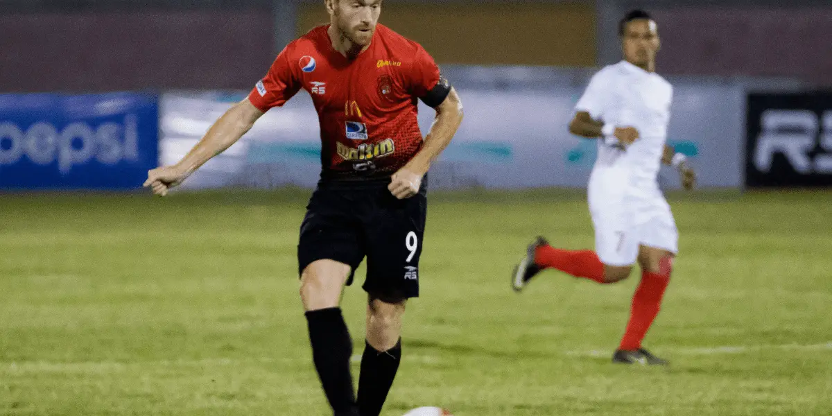 El hijo de Fernando Aristeguieta celebró aforadamente tras el gol de su padre con la camiseta del Caracas FC.