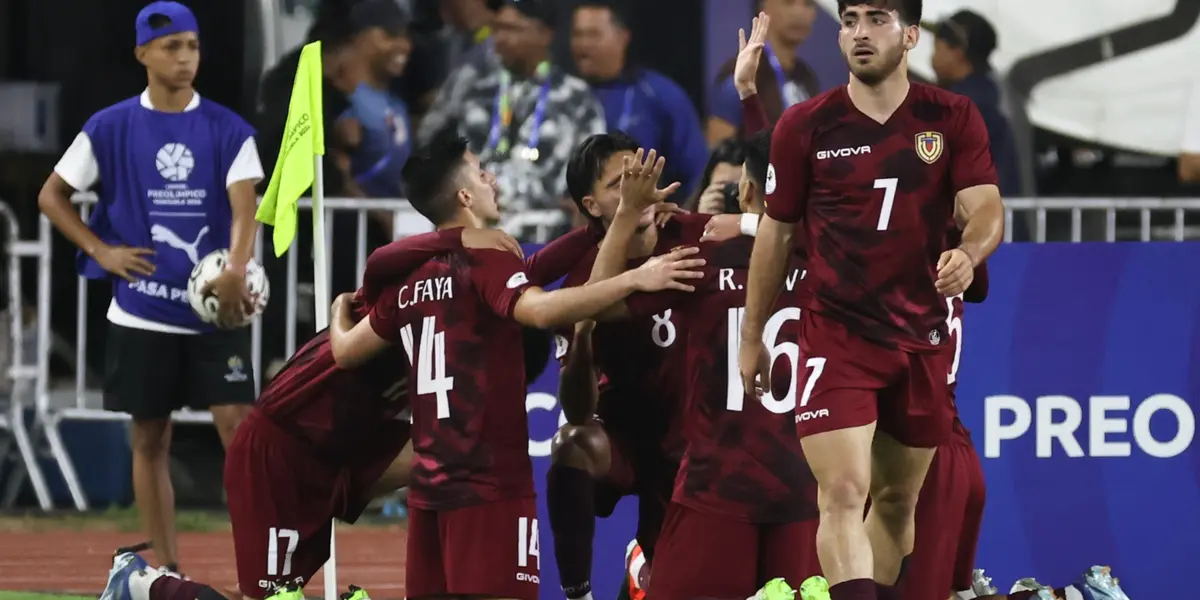 La sub 23 celebrando con Brasil