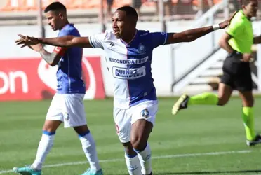 Luis Guerra marcó 3 goles para Antofagasta y se llevó la pelota. 