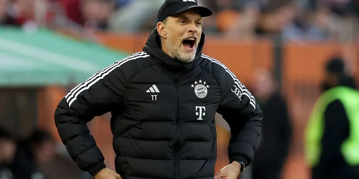 Tuchel indicando desde el banco