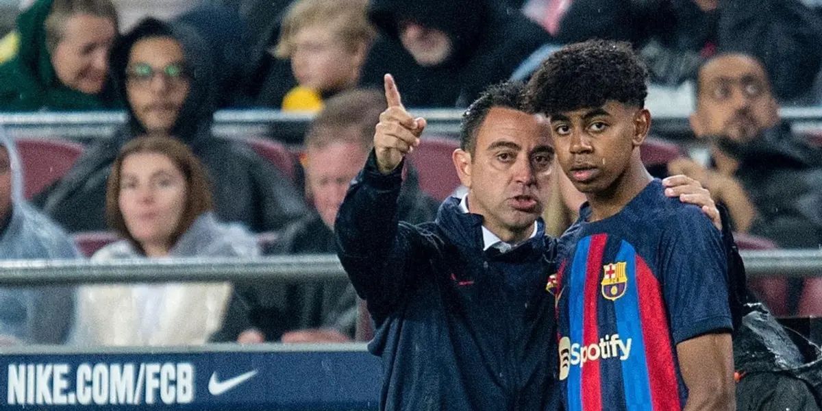 Xavi poniendo a Lamine